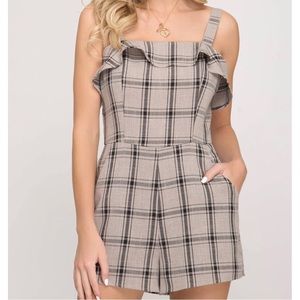 She Sky Black Dark Beige Plaid Woven Sleeveless Ruffle Neckline Romper Large NWT